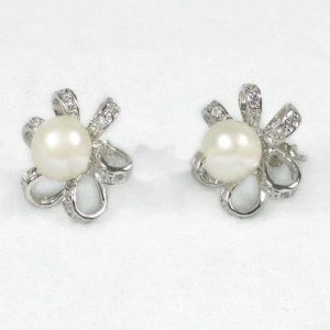 Floral Stud Pearl Earrings